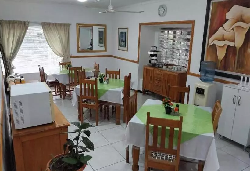 Majatalo Lily Guesthouse