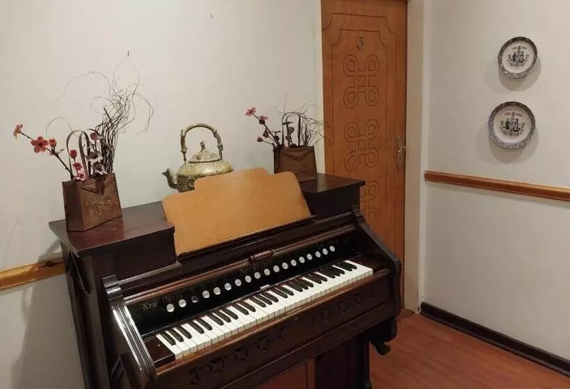 Majatalo Lily Guesthouse