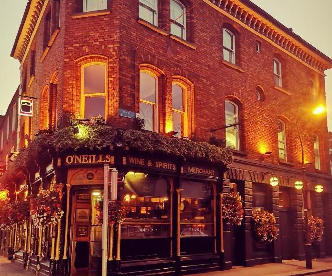 پانسیون O Neills Victorian Pub & Townhouse