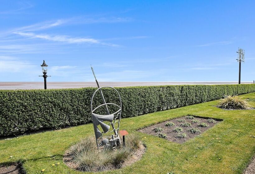 بنسيون Tyme Suites On Kingsway