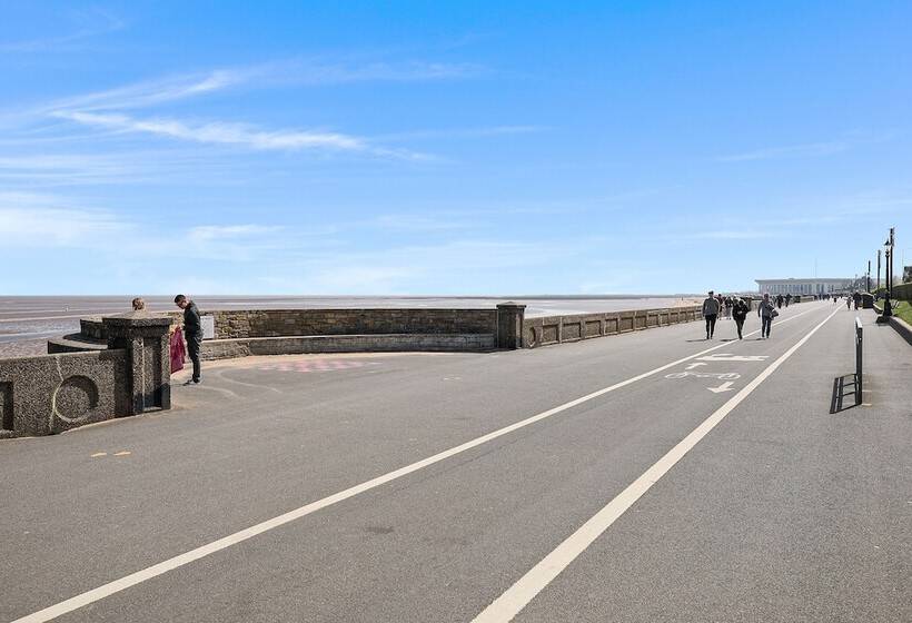 بنسيون Tyme Suites On Kingsway