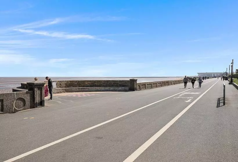 Majatalo Tyme Suites On Kingsway