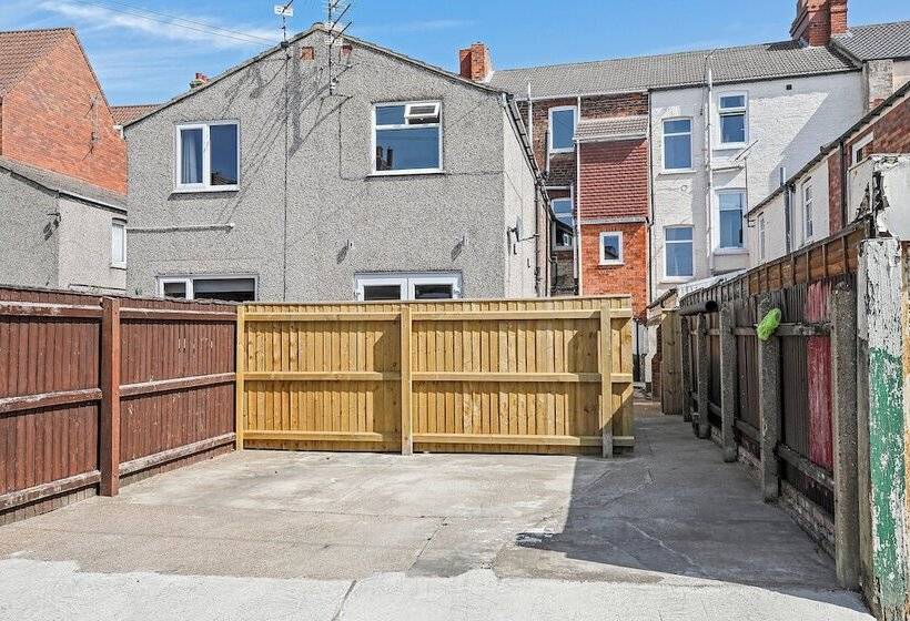 بنسيون Tyme Suites On Kingsway