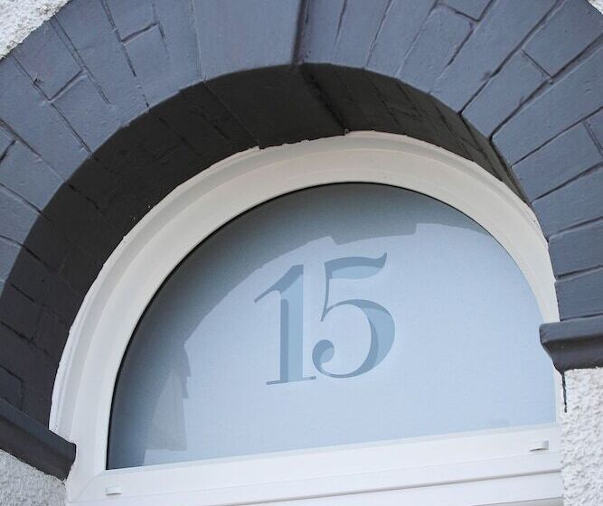 بنسيون Tyme Suites On Kingsway