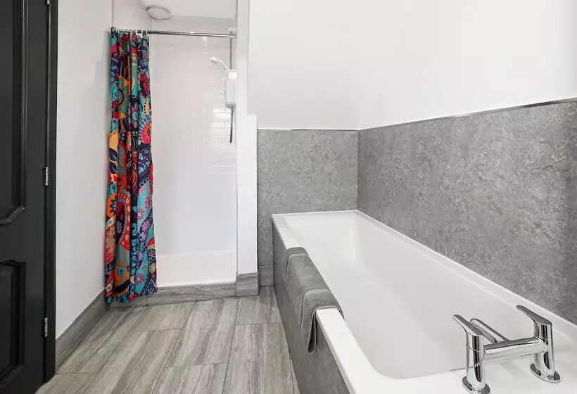 Majatalo Tyme Suites On Kingsway