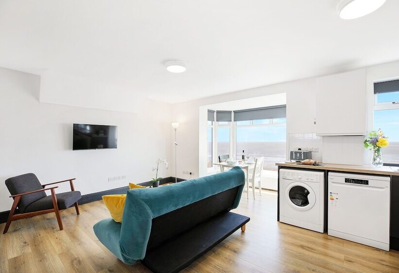 بنسيون Tyme Suites On Kingsway