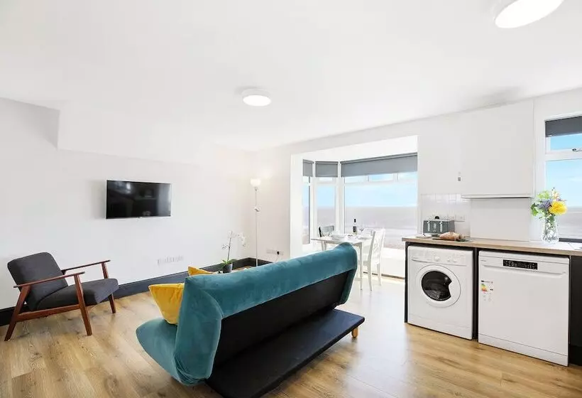 Majatalo Tyme Suites On Kingsway