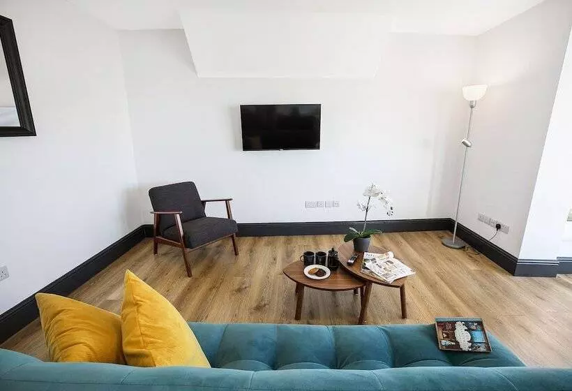 Majatalo Tyme Suites On Kingsway