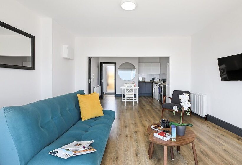 بنسيون Tyme Suites On Kingsway