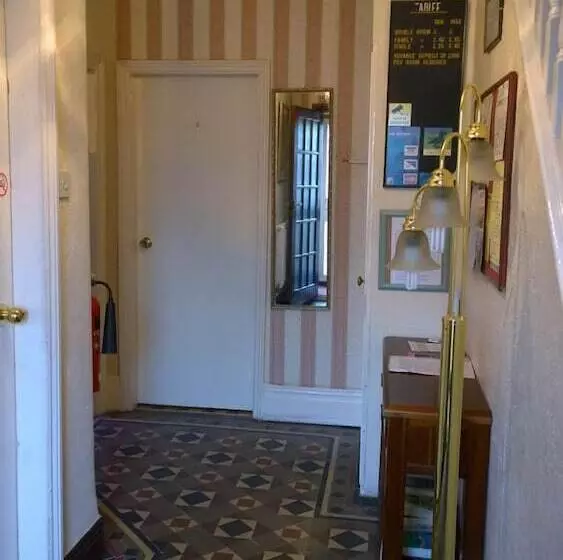 ペンション Arman Lodge House
