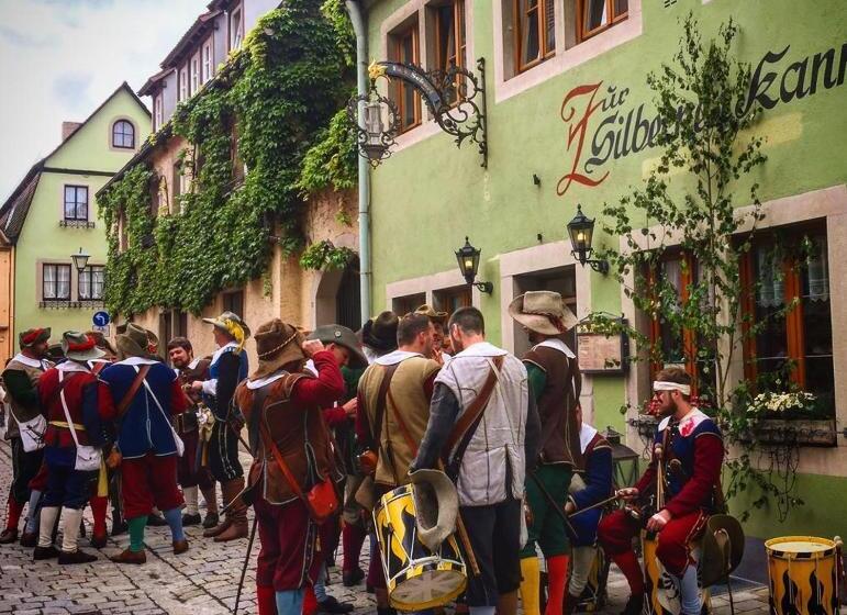 ペンション Ferienwohnungen Monteurzimmer Zur Silbernen Kanne