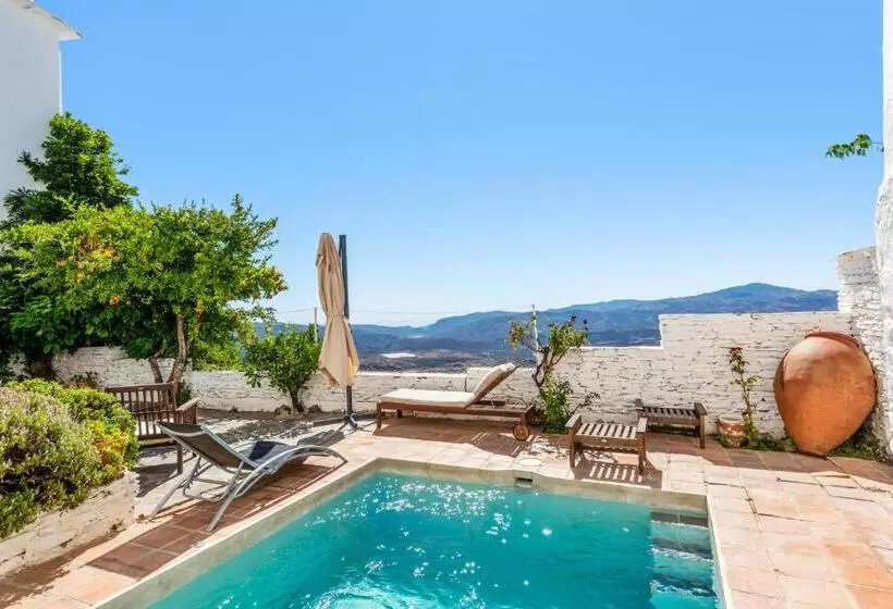 ペンション Las Chimeneas