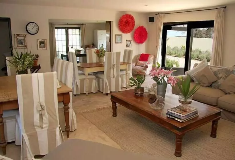 پانسیون Plett River Lodge