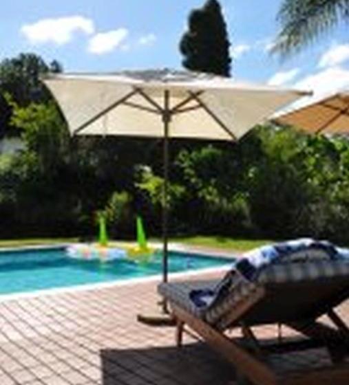 פנסיון Plumbago Guest House