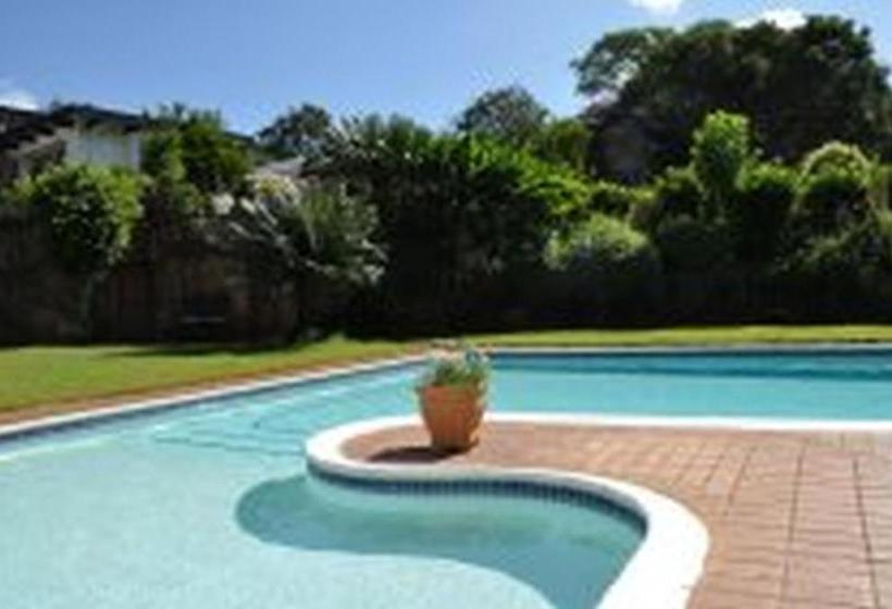 פנסיון Plumbago Guest House