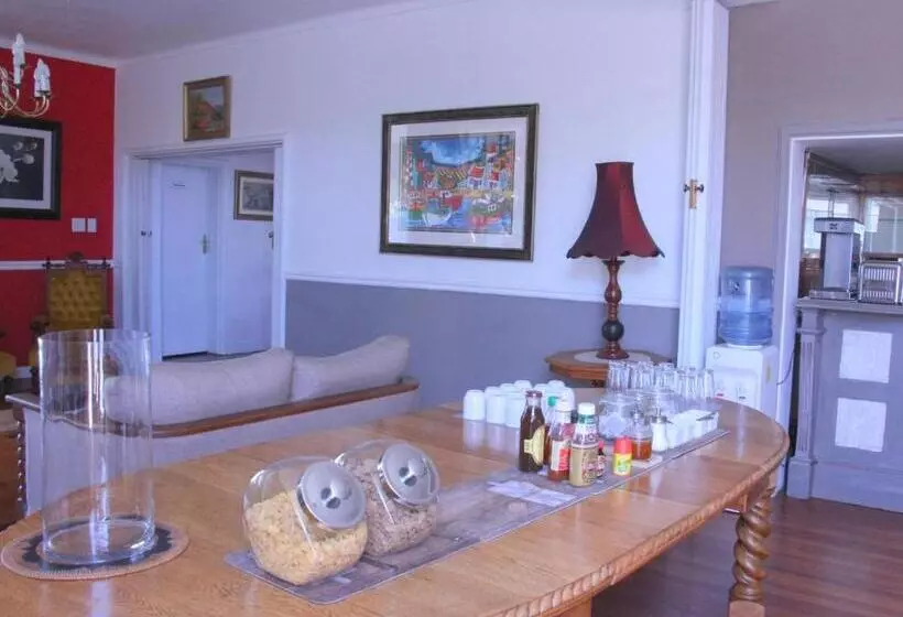 Majatalo The Boston Guest House