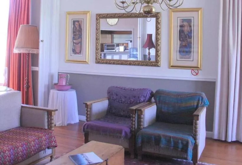 Majatalo The Boston Guest House