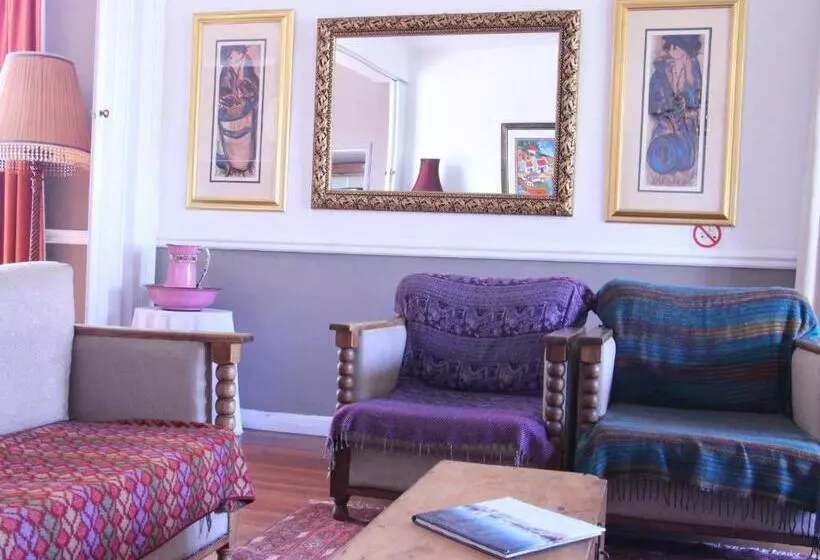 Majatalo The Boston Guest House