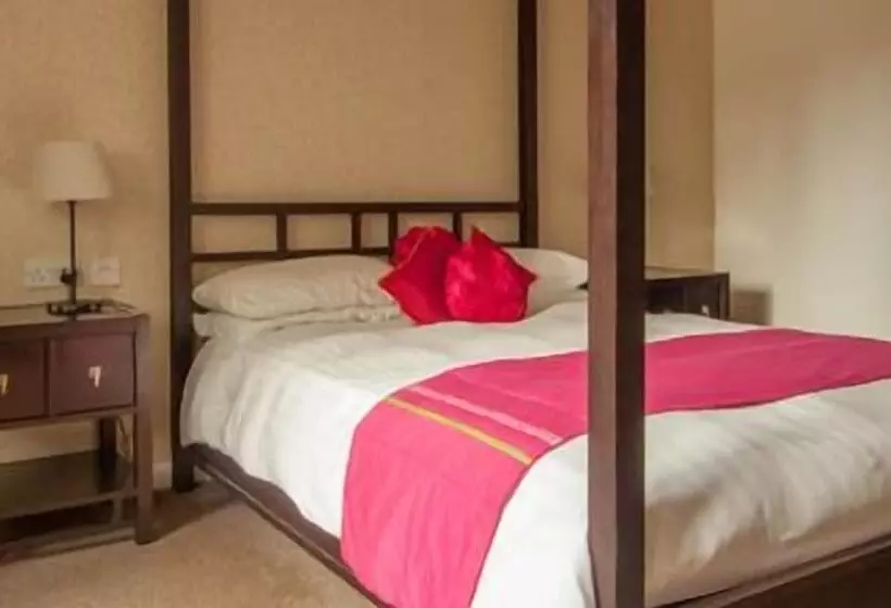 Majatalo The Falcon At Hatton