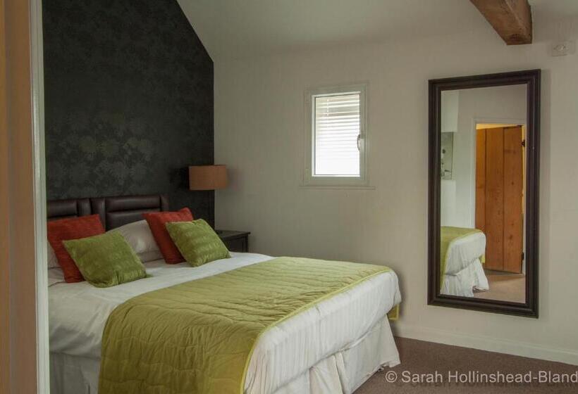 ペンション The Falcon At Hatton