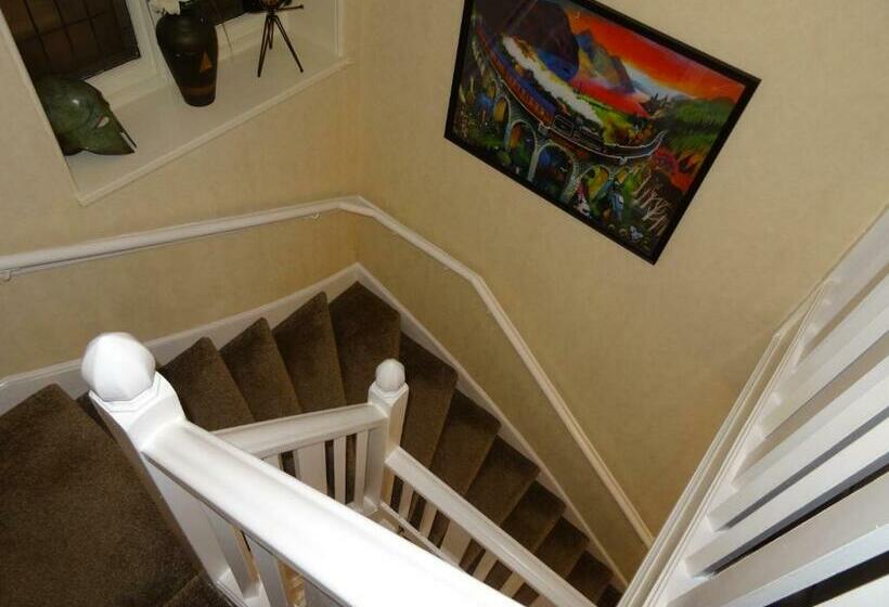 פנסיון The Knowe Guest House