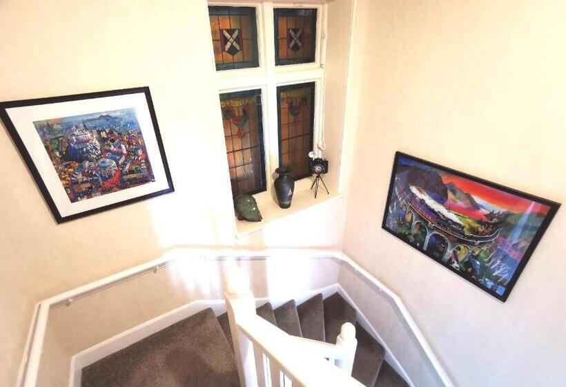 פנסיון The Knowe Guest House