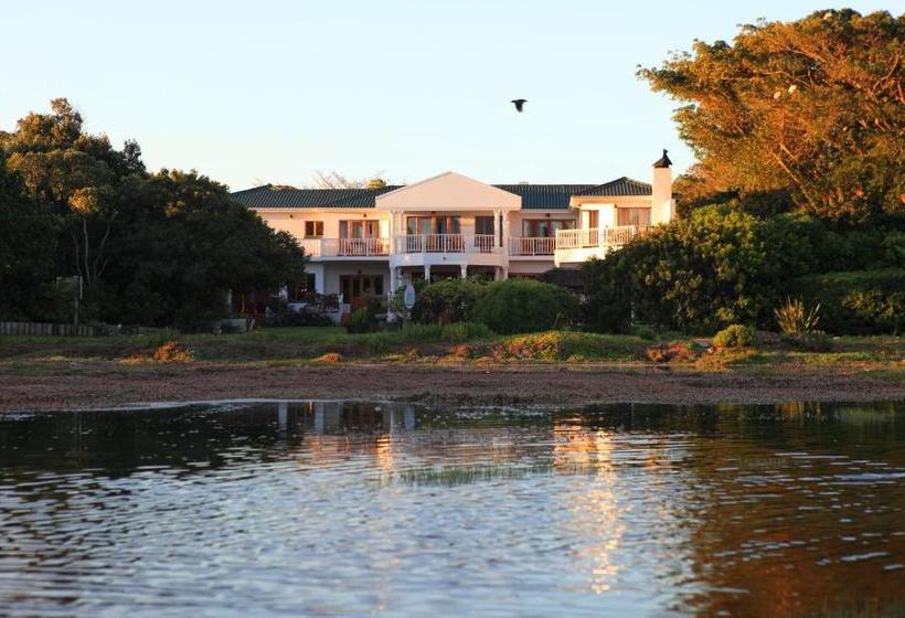 פנסיון Waterfront Lodge