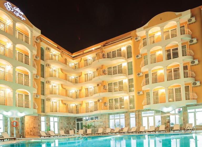 Silver Springs Apartments