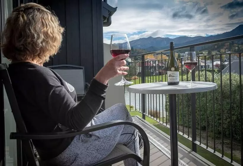 Village Lake Apartments