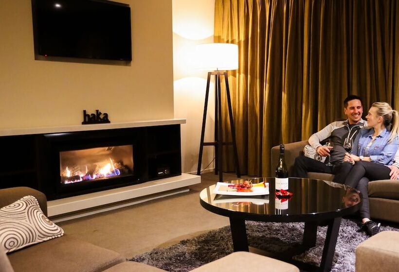 Village Lake Apartments