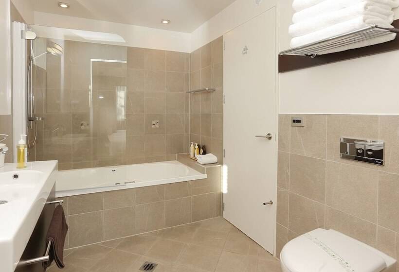 Village Lake Apartments