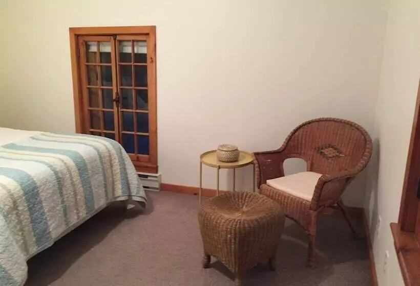 ベッドアンドブレックファースト Auberge De La Tour Et Spa