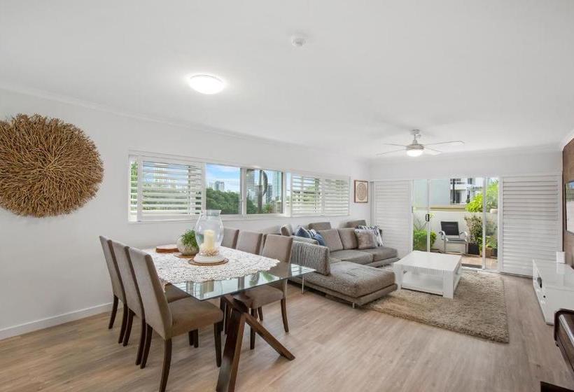 Narrowneck Court Holiday Apartments