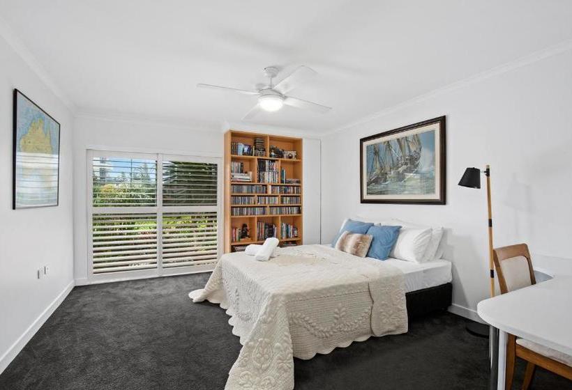 Narrowneck Court Holiday Apartments