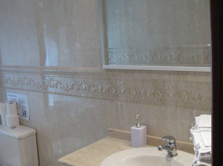 بنسيون Hostal Granada