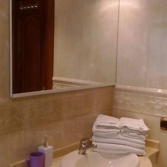 بنسيون Hostal Granada