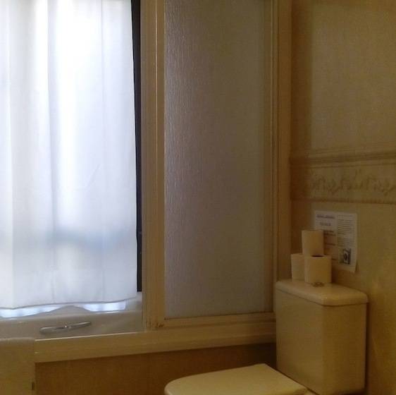 بنسيون Hostal Granada