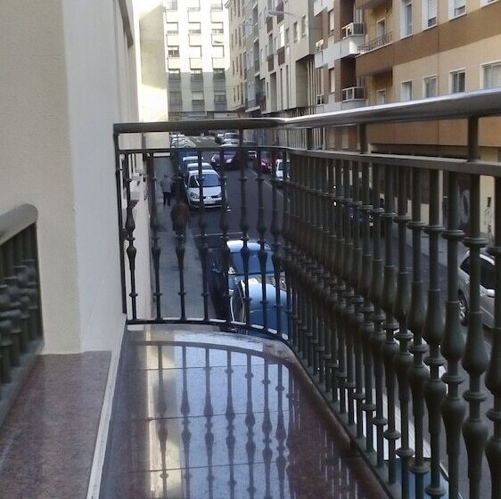 بنسيون Hostal Granada