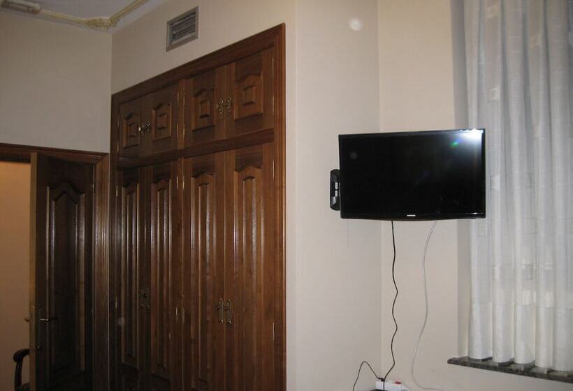 بنسيون Hostal Granada