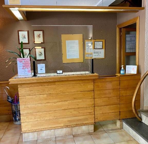 ペンション Hostal L'estació