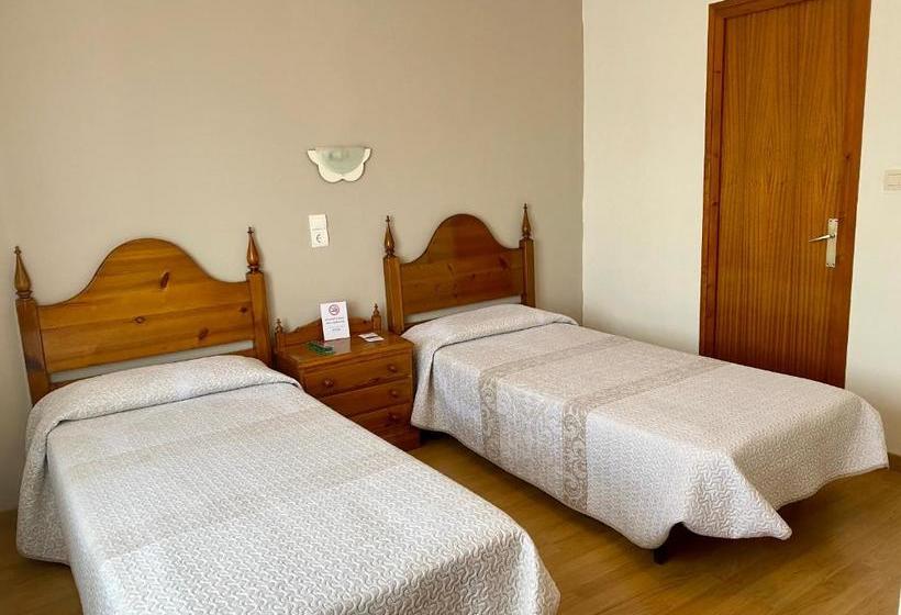 ペンション Hostal L'estació