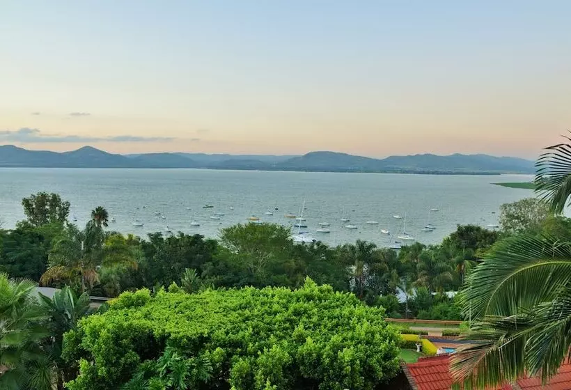 Majatalo Stirling Manor Boutique Guest House