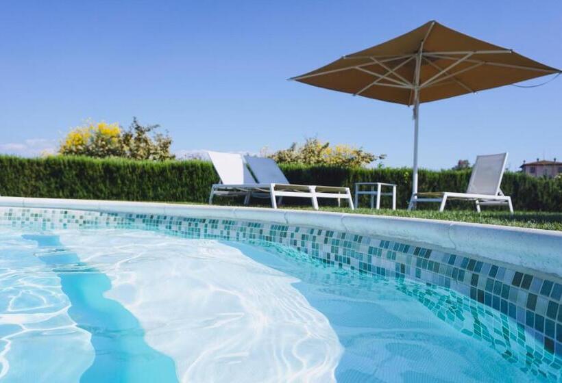 Отель Poggio Al Casone