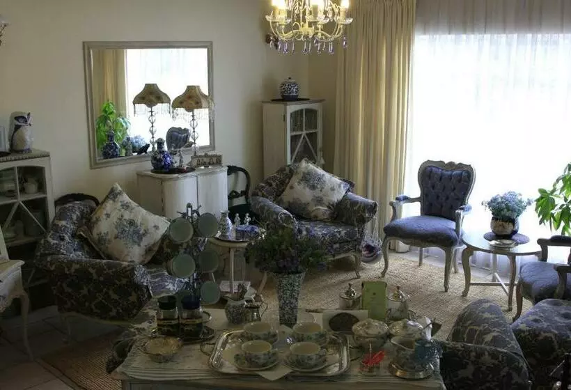 پانسیون A Summer Place Boutique Guest House