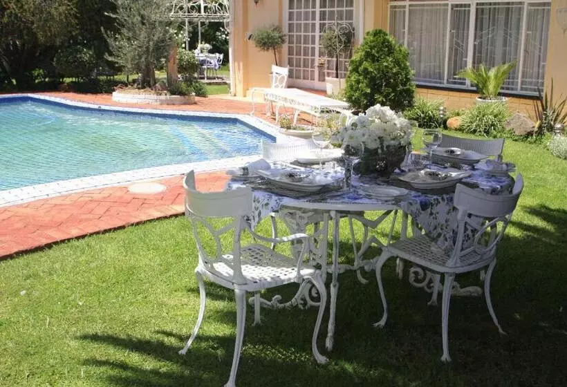 پانسیون A Summer Place Boutique Guest House
