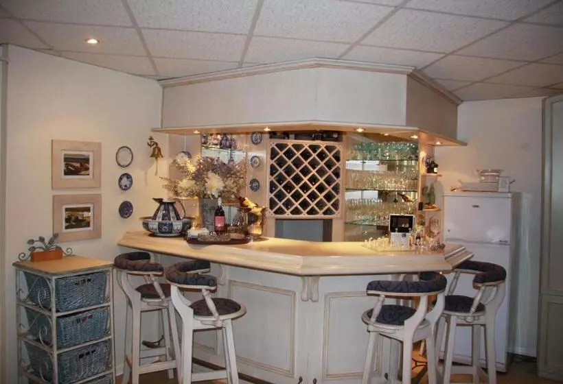 پانسیون A Summer Place Boutique Guest House