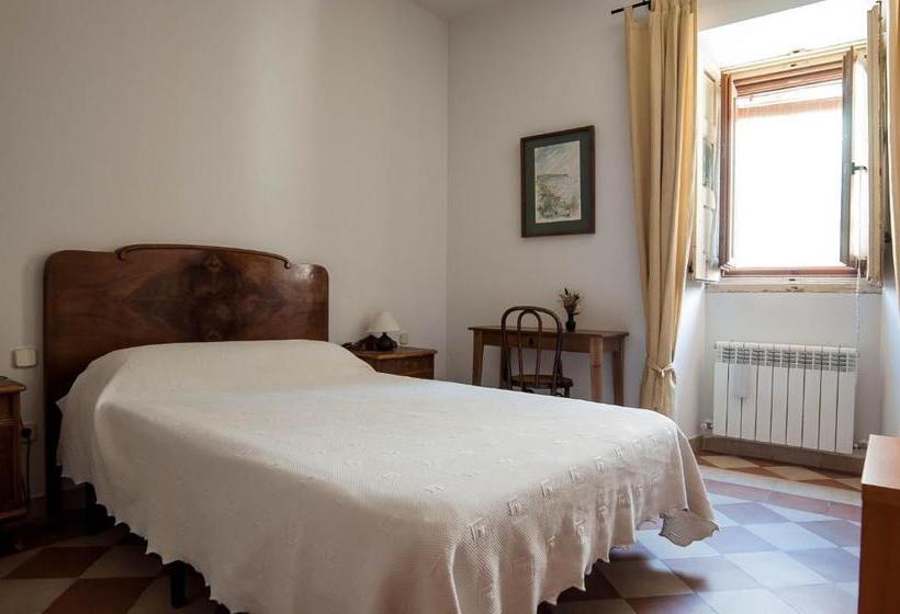 פנסיון Hostal Puerta Medina