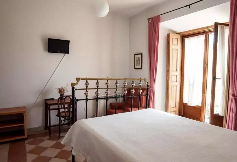 Majatalo Hostal Puerta Medina