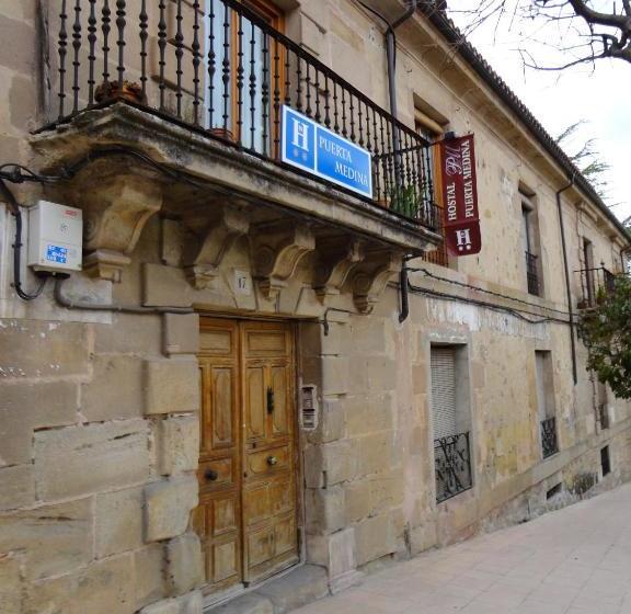 פנסיון Hostal Puerta Medina