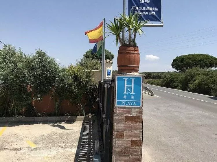 پانسیون Hostal Restaurante El Mero